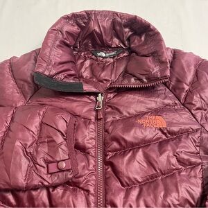 The North Face Puffer Jacket 550 Goose Down Flare Plum Burgundy Women Small FLAW